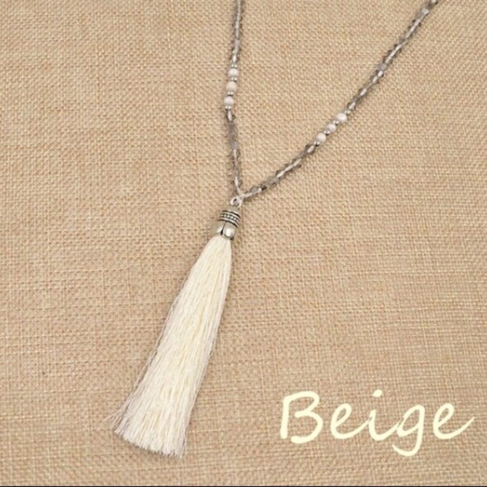 🆕BEIGE bohemian style crystal  tassel necklace.